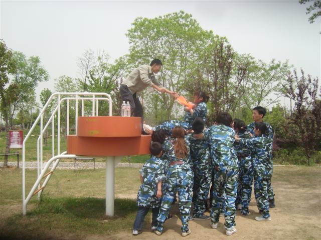 信任背摔